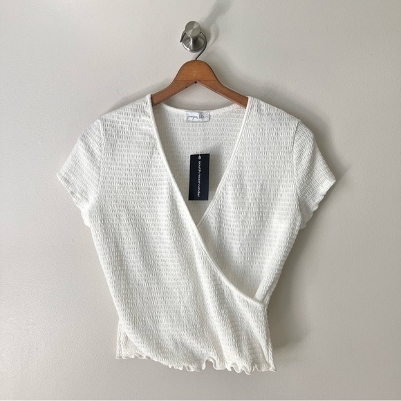 South Moon Under Juniper Blu Textured White Surplice Top - Picture 1 of 9